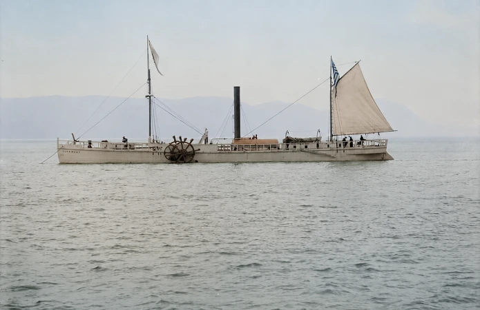 O primeiro barco de turismo