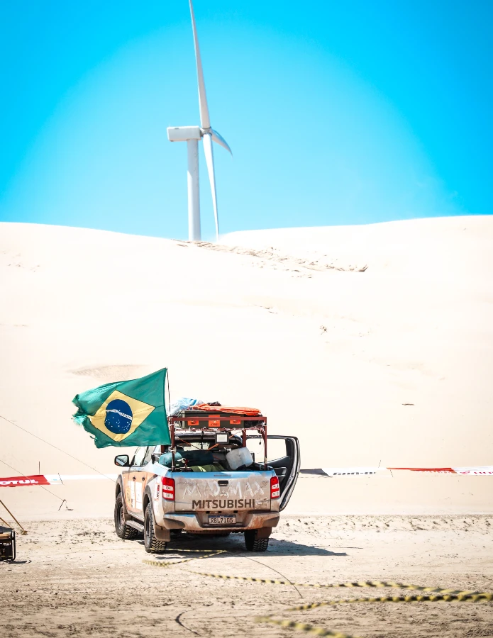 carro em Barreirinhas próximo a estação eólica